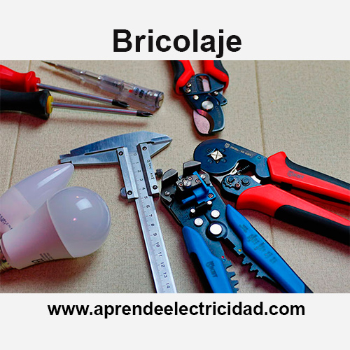 Bricolaje, trucos y consejos El bricolaje es una actividad manual que te permite reparar, mantener, crear objetos y hacer reformas para mejorar el hogar de manera autodidacta utilizando herramientas y materiales adquiridos en ferreterías y cadenas de bricolaje.