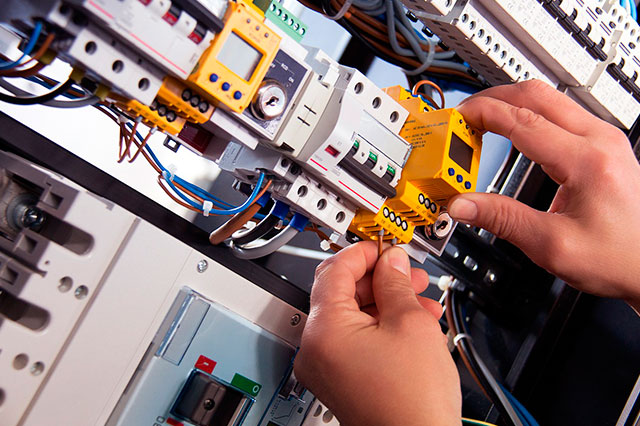 Técnico de instalaciones eléctricas en baja tensión Técnico de instalaciones eléctricas en baja tensión